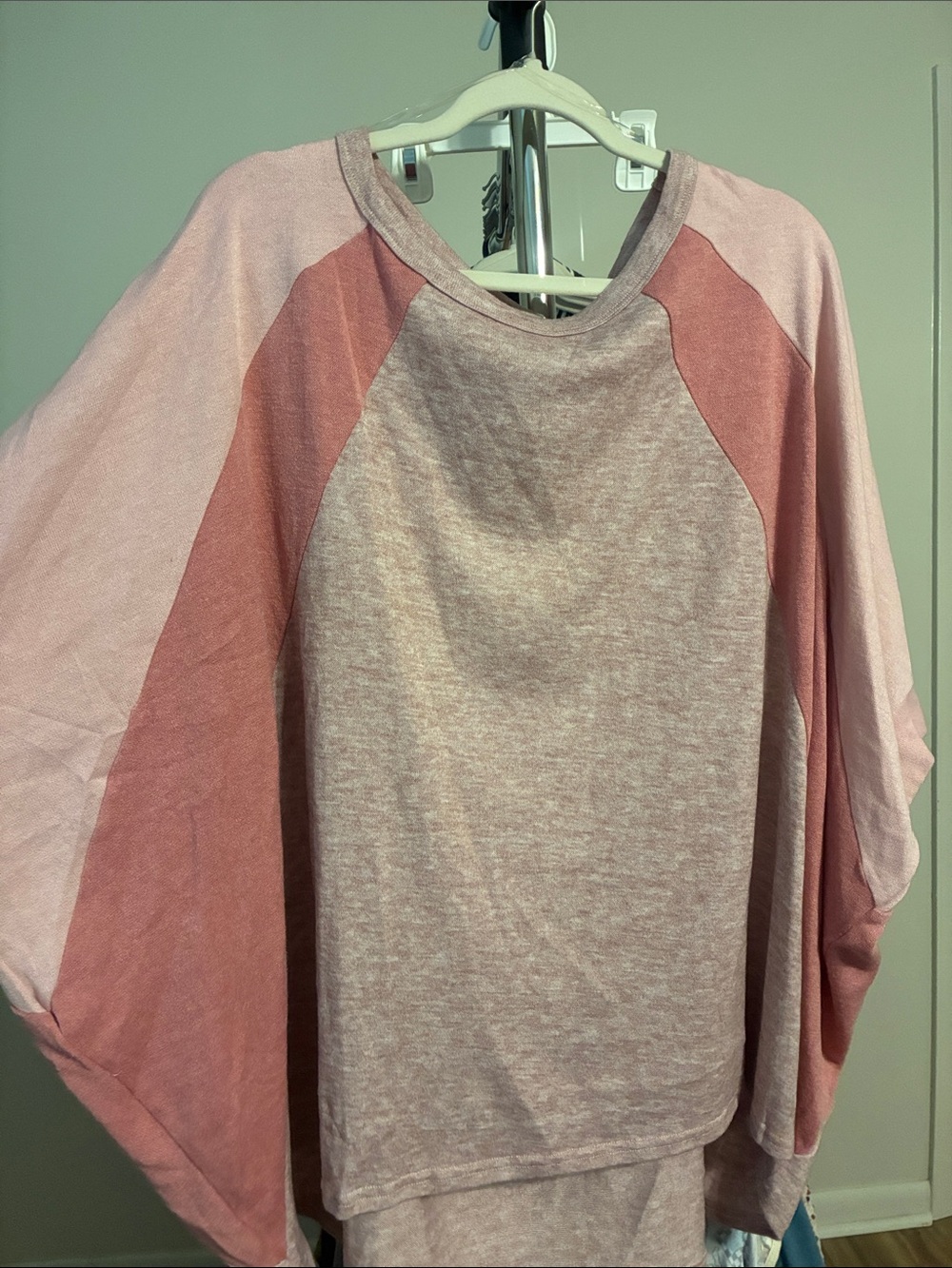 ANDREE BY UNIT Pink Colorblock Raglan Sweatshirt